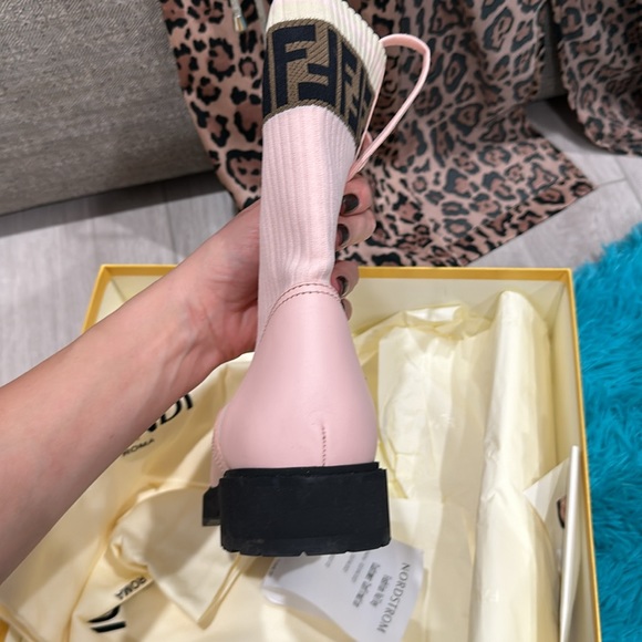 FENDI ROCKOKO LOGO COMBAT BOOT very good condition!! - Picture 8 of 16